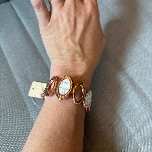 Gold Vintage-Inspired Linked Bracelet with Pearl Accents - Picture 3 of 3